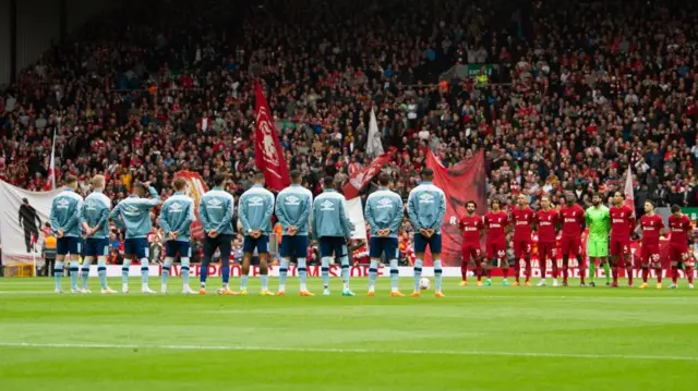 Liverpool and Brentford before kick off