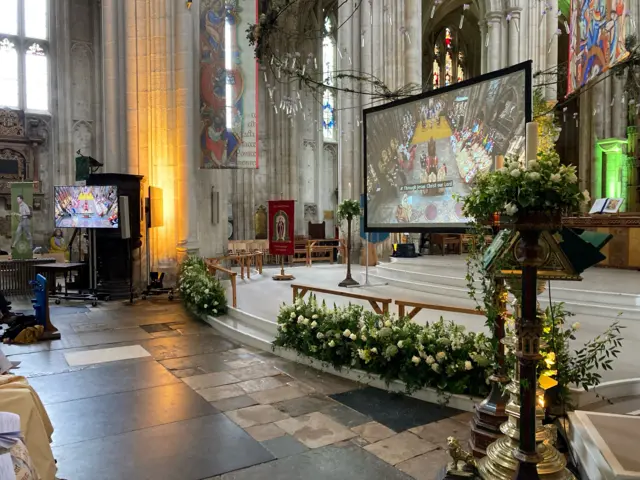 people in Winchester Cathedral