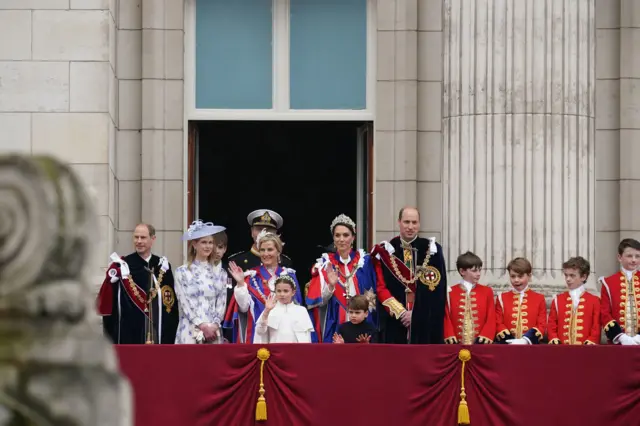 Senior royals gather on the balcony