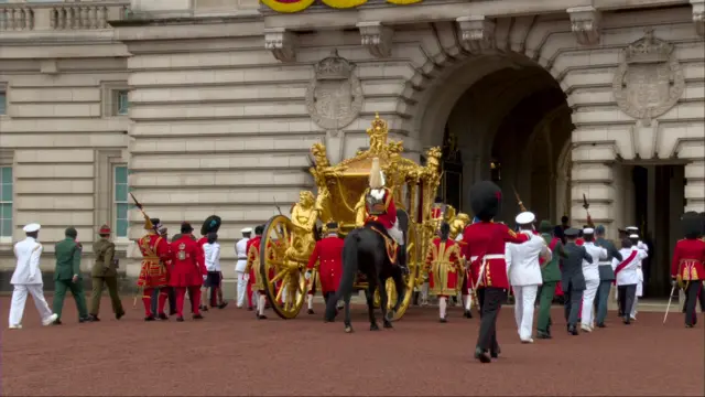 Coach enters Buckingham Palace