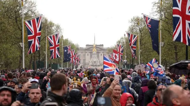 Crowds in The Mall