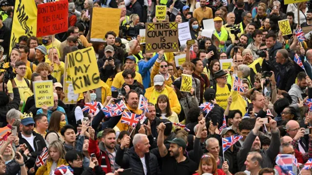 A crowd of anti-monarchy demonstrators in Trafalgar Square