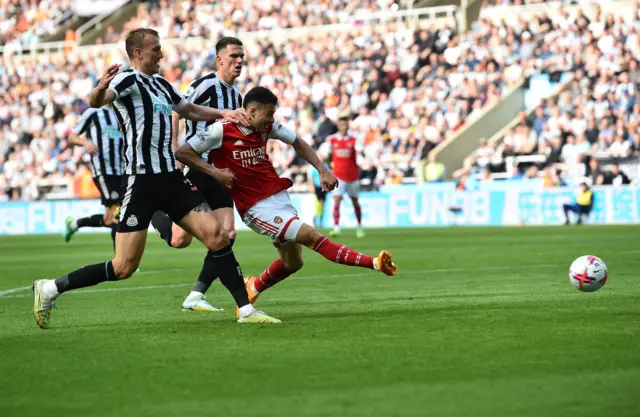 Dan Burn (L) of Newcastle and Gabriel Martinelli (R) of Arsenal