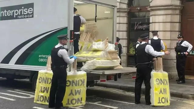 The Met Police seize placards from protestors