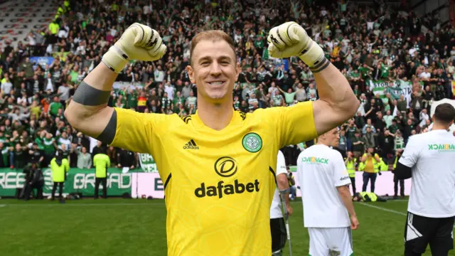 Joe Hart celebrates in front of the Celtic fans