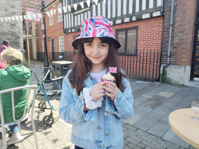 Ludovica Pileio with a cupcake