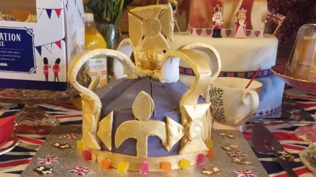 Crown cake