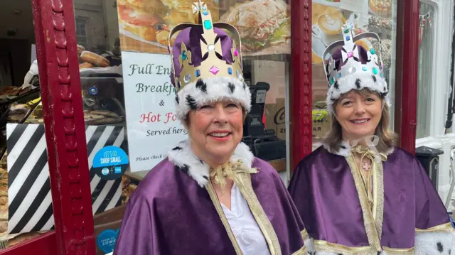 Fiona Chapman (left) and Lorna Dodwell in Windsor get ready for a street party in Eton.