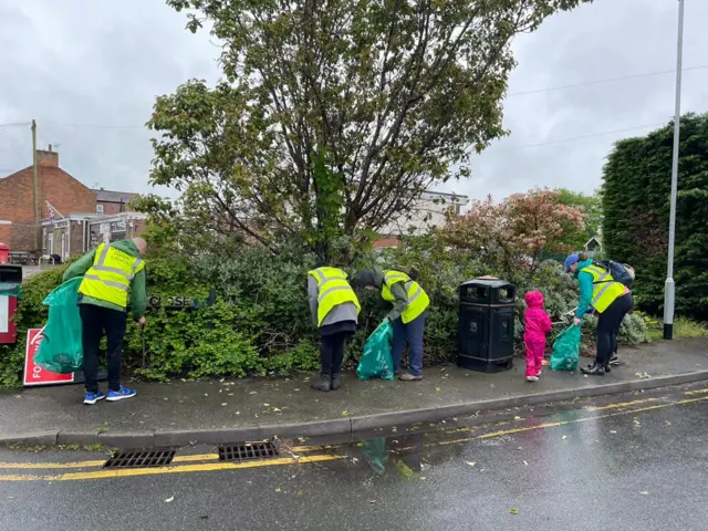 Willaston litter pick