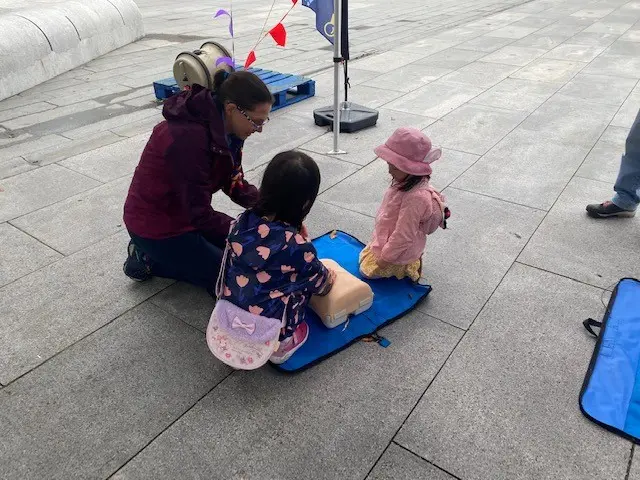 People join in volunteer event in Southampton with girl guides