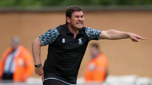 Nigel Clough gesticulating to his Mansfield players