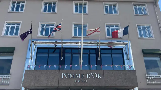 Pomme D'Or Jersey flags