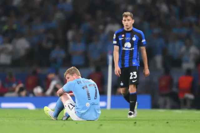 Kevin de Bruyne sat on the turf