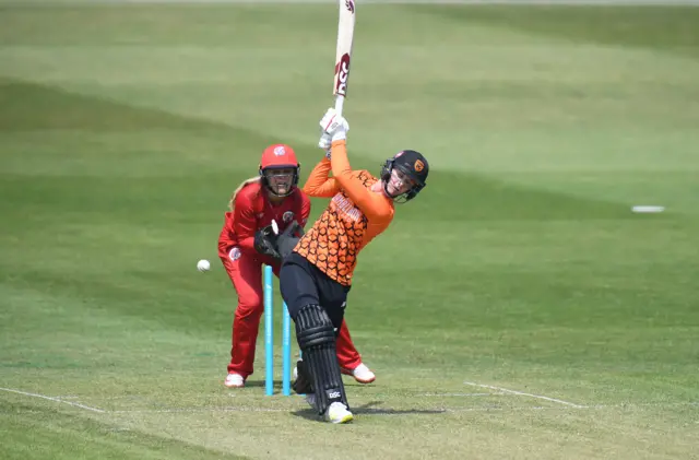 Danni Wyatt batting v Thunder