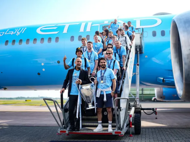 Man City get off the plane