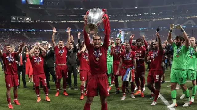 Virgil van Dijk lifts the Champions League trophy