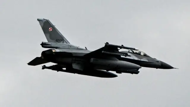 An F-16 jet flying