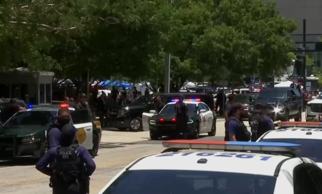 Trump motorcade arrives at courthouse