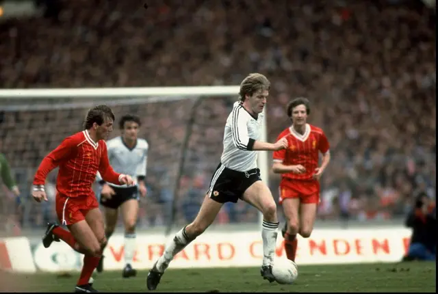 Gordon McQueen is chased by Kenny Dalglish