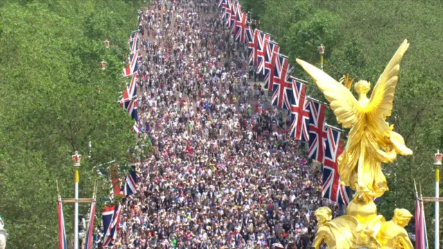 crowds on the mall