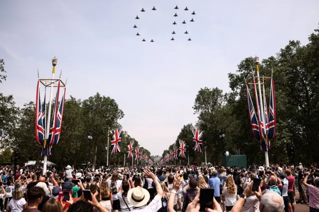 Crowds on The Mall at King's birthdy flypast