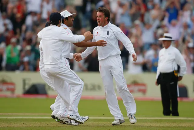 Graeme Swann celebrating after bowling Ricky Ponting