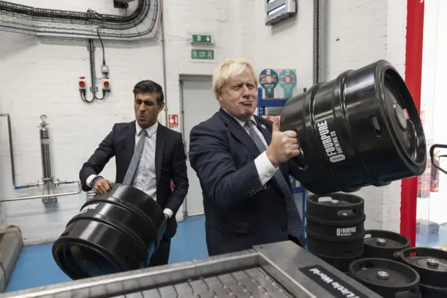 Boris Johnson with Rishi Sunak during a visit to Fourpure Brewery in London