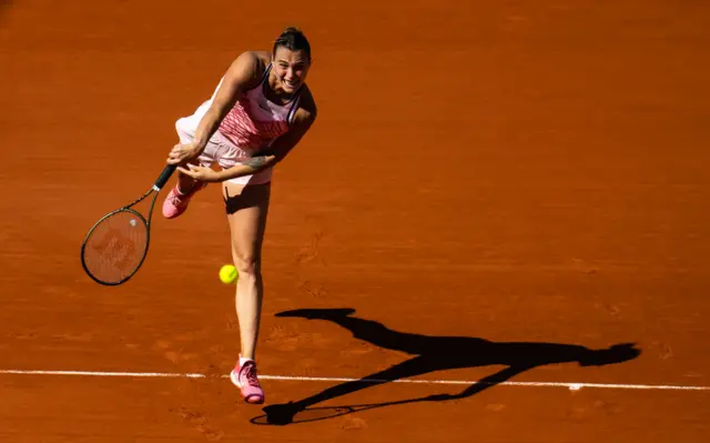 Aryna Sabalenka serving