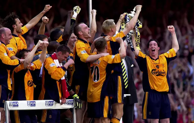 Liverpool celebrate winning FA Cup 2001