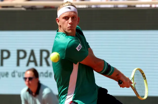 Alejandro Davidovch Fokina hits a backhand shot