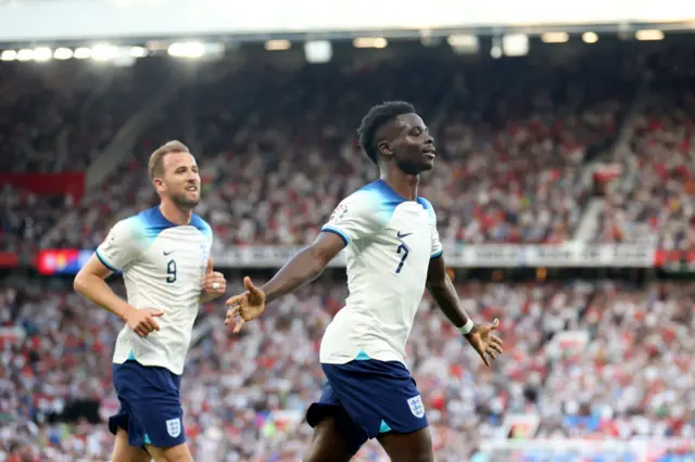 Bukayo Saka and Harry Kane celebrate