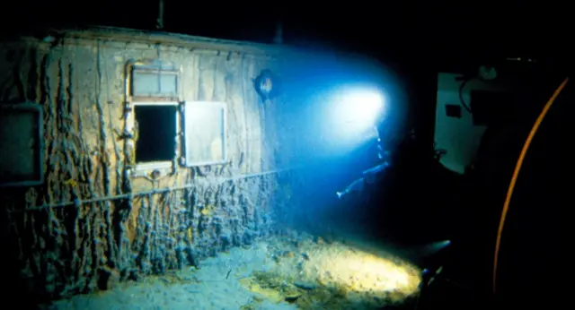 Titanic deck bulkhead is seen during a dive to the Titanic's wreck in 1986