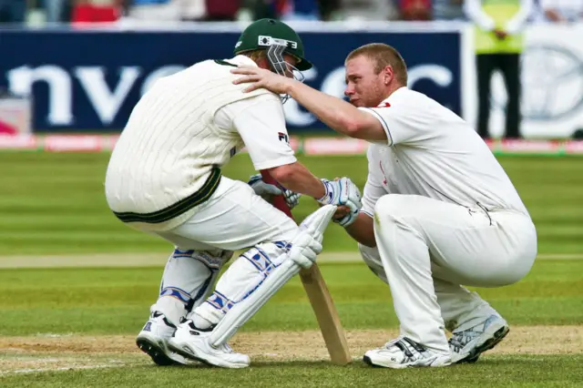 2005 Ashes: Andrew Flintoff and Brett Lee at Edgbaston