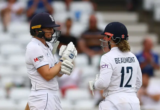 Heather Knight and Tammy Beaumont