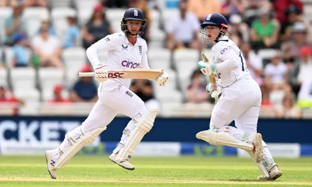 Tammy Beaumont and Danni Wyatt run between the wickets