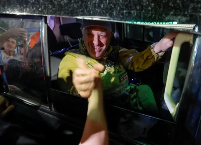 Wagner group boss Yevgeny Prigozhin shakes hands with a supporter as leaves Rostov-on-Don in a car. Photo: 24 June 2023