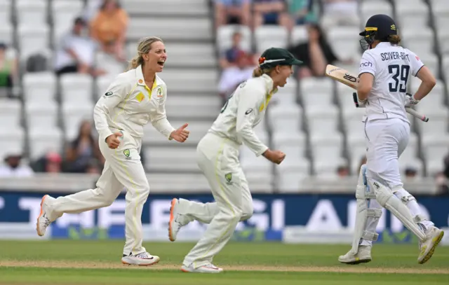 Ash Gardner celebrates the wicket of Nat Sciver-Brunt