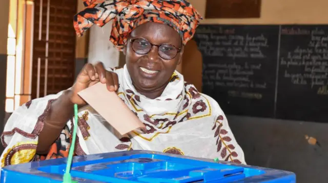 A citizen casts her vote in a school during a referendum in Bamako, Mali, 18 June 2023