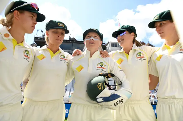 Alyssa Healy gives instructions to her Australia players