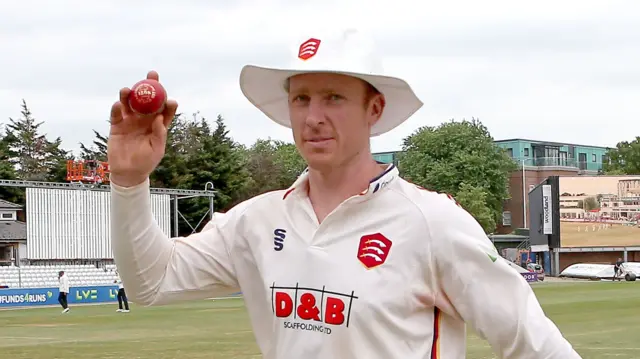 Simon Harmer acknowledge his ten-wicket haul