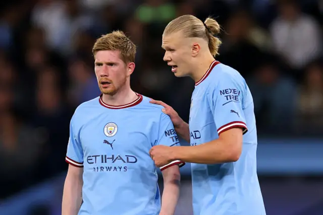 Haaland and De Bruyne deliberate on the pitch