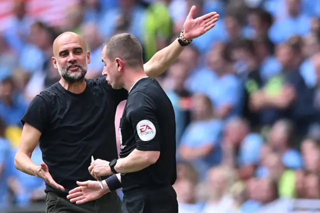 Pep and the referee in a dispute