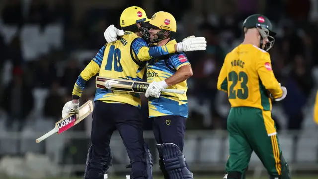 Birmingham Bears celebrate beating Notts Outlaws