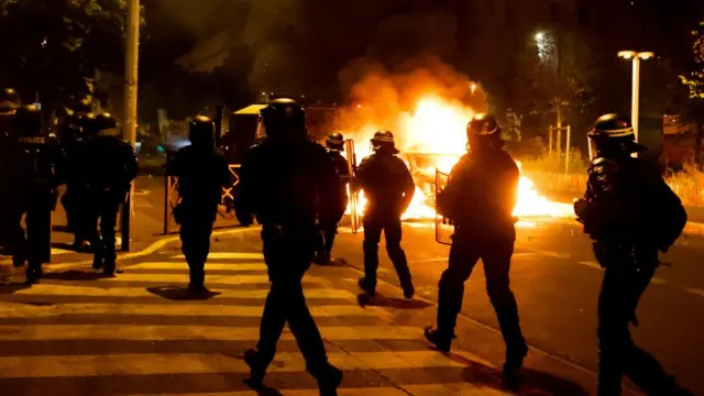 Riots after a teenager shot dead by police in a Paris suburb