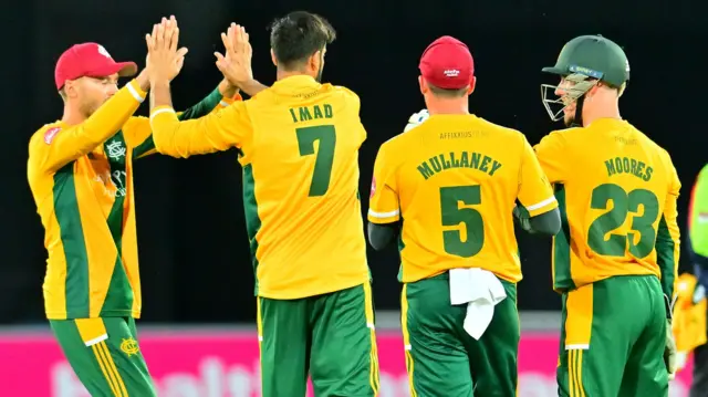 Notts Outlaws celebrate a wicket