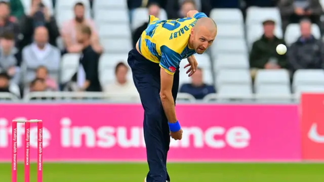 Olly Hannon-Dalby bowling for Birmingham Bears