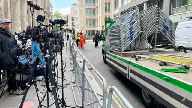 Barriers outside High Court