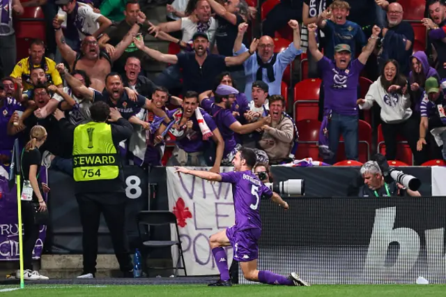 Giacomo Bonaventura celebrating the winner