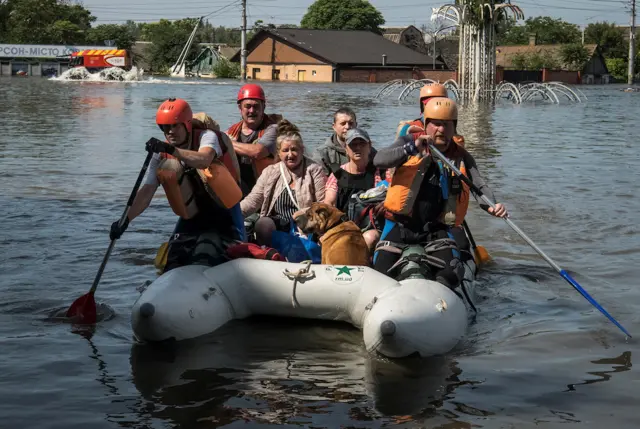 A family in Kherson is rescued by a group of volunteers