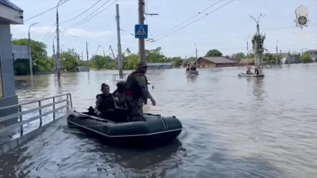 Members of the Ukrainian National Guard take part in an operation to rescue civilians amid flooding in Kherson, Ukraine